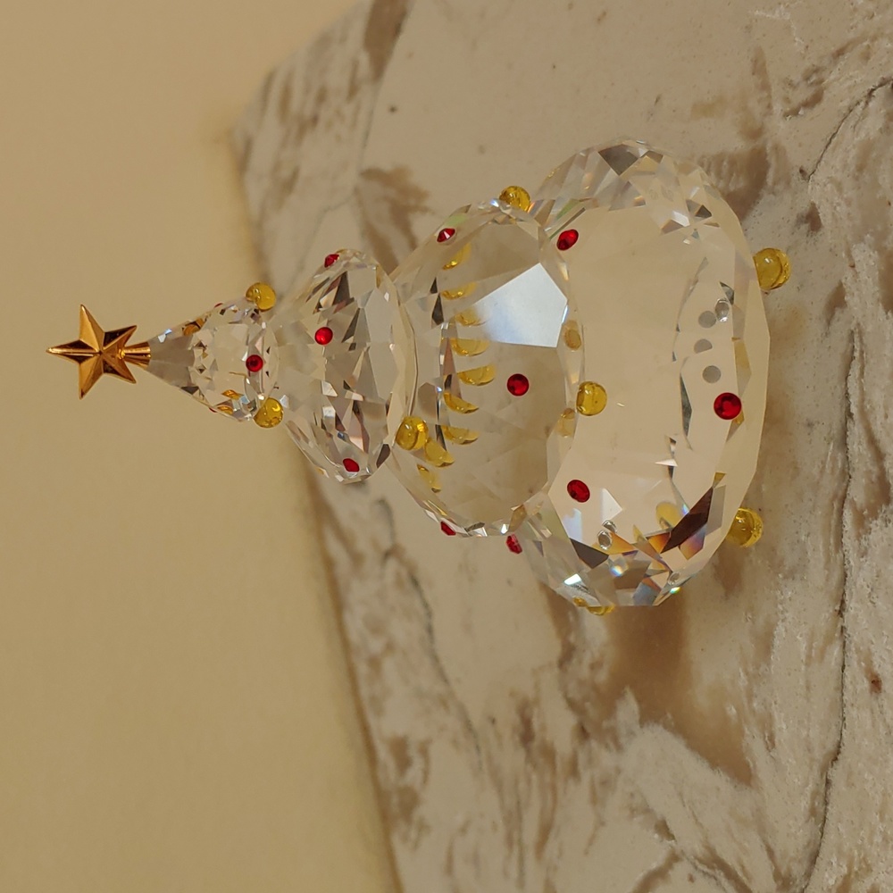 Swarovski Figurine #266945 Christmas Tree Cheerful times